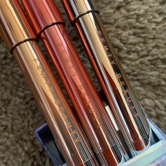 Fenty Beauty | “Frost Bunny” Metallic Eye + Lip Crayon 3-Piece Set - Picture 5 of 6